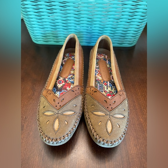 NWOT Hush Puppies Easy Time Slip On Women's Shoe - Picture 2 of 9